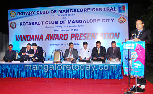 Vandana Award conferred on Dr.B.R.Shetty